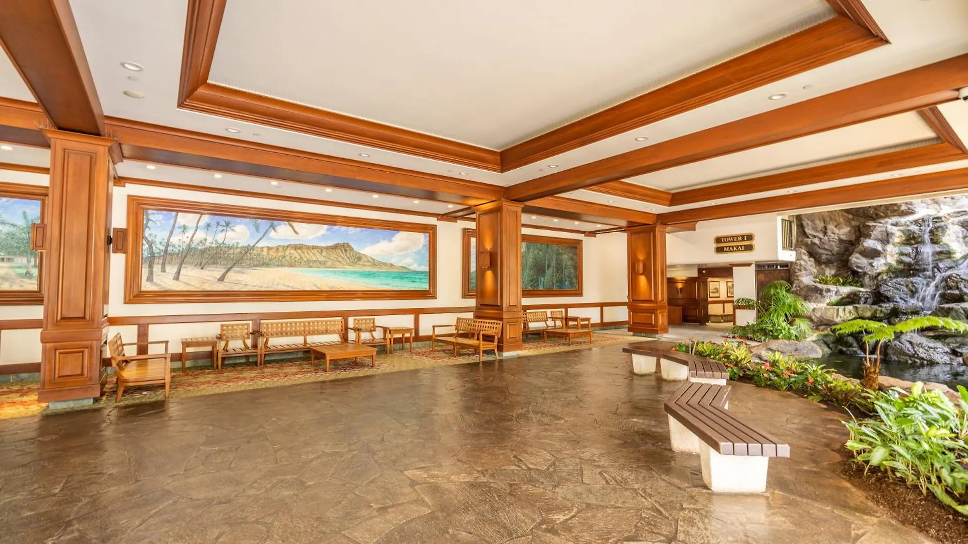 Waikiki Banyan With Ocean Views - Free Parking - Block From Beach Χονολουλού 0*,  Ηνωμένες Πολιτείες της Αμερικής