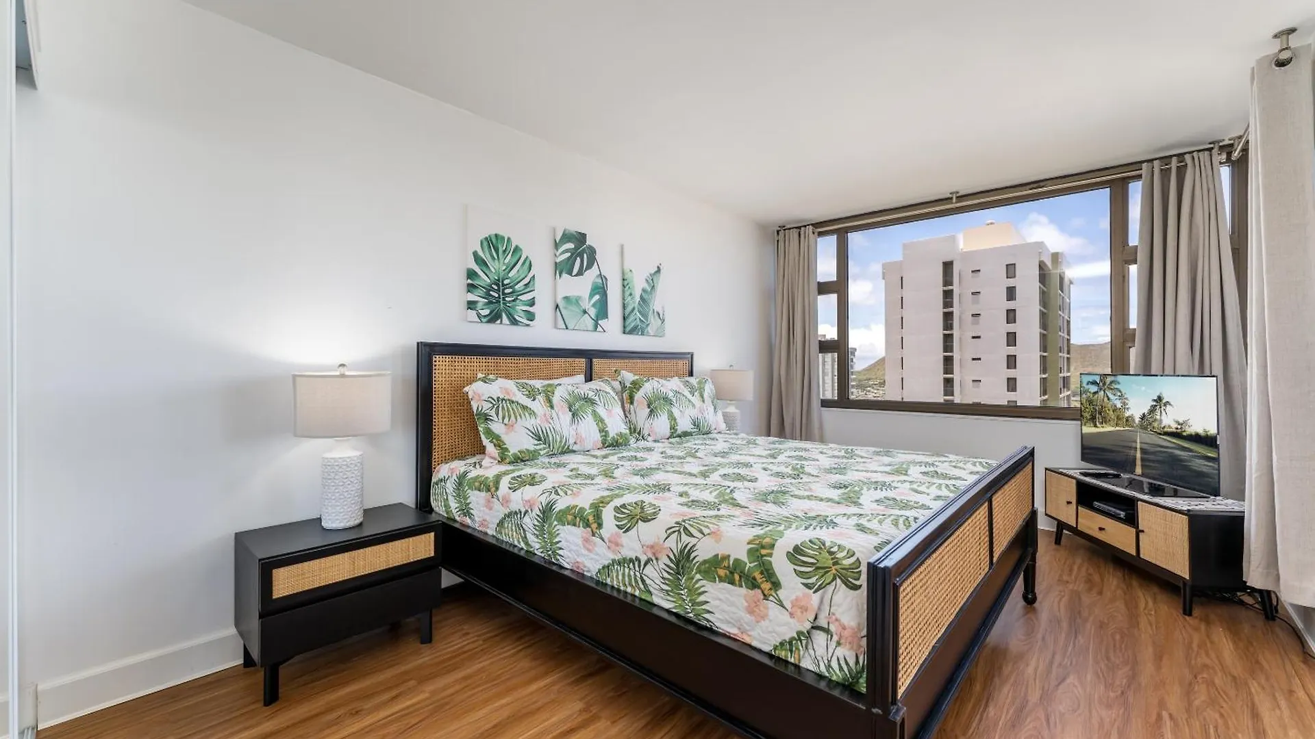 Waikiki Banyan With Ocean Views - Free Parking - Block From Beach Χονολουλού 0*,  Ηνωμένες Πολιτείες της Αμερικής
