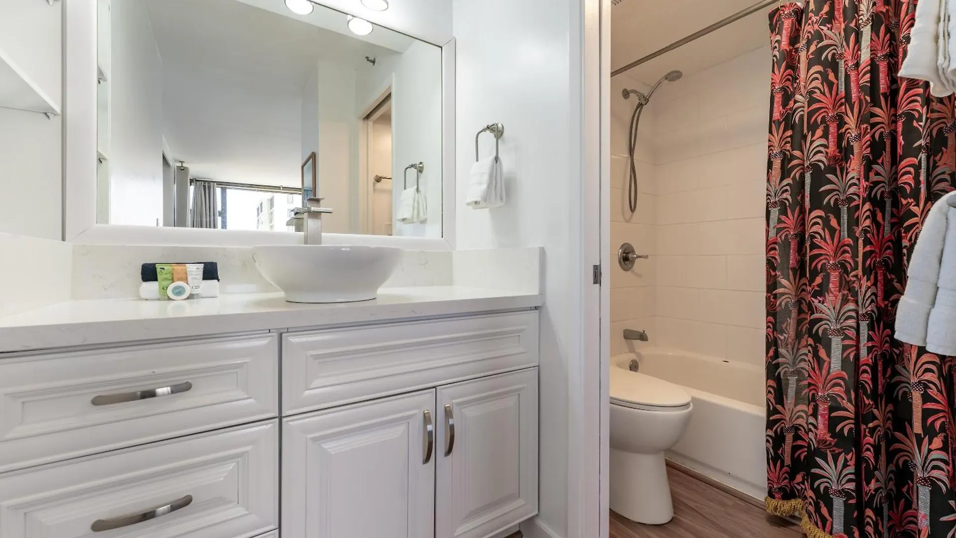 Waikiki Banyan With Ocean Views - Free Parking - Block From Beach Χονολουλού Διαμέρισμα