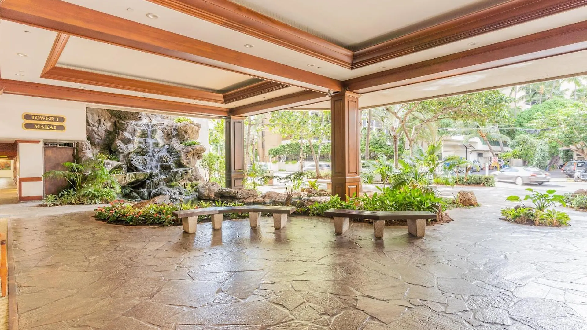 Waikiki Banyan With Ocean Views - Free Parking - Block From Beach Honolulu Appartement