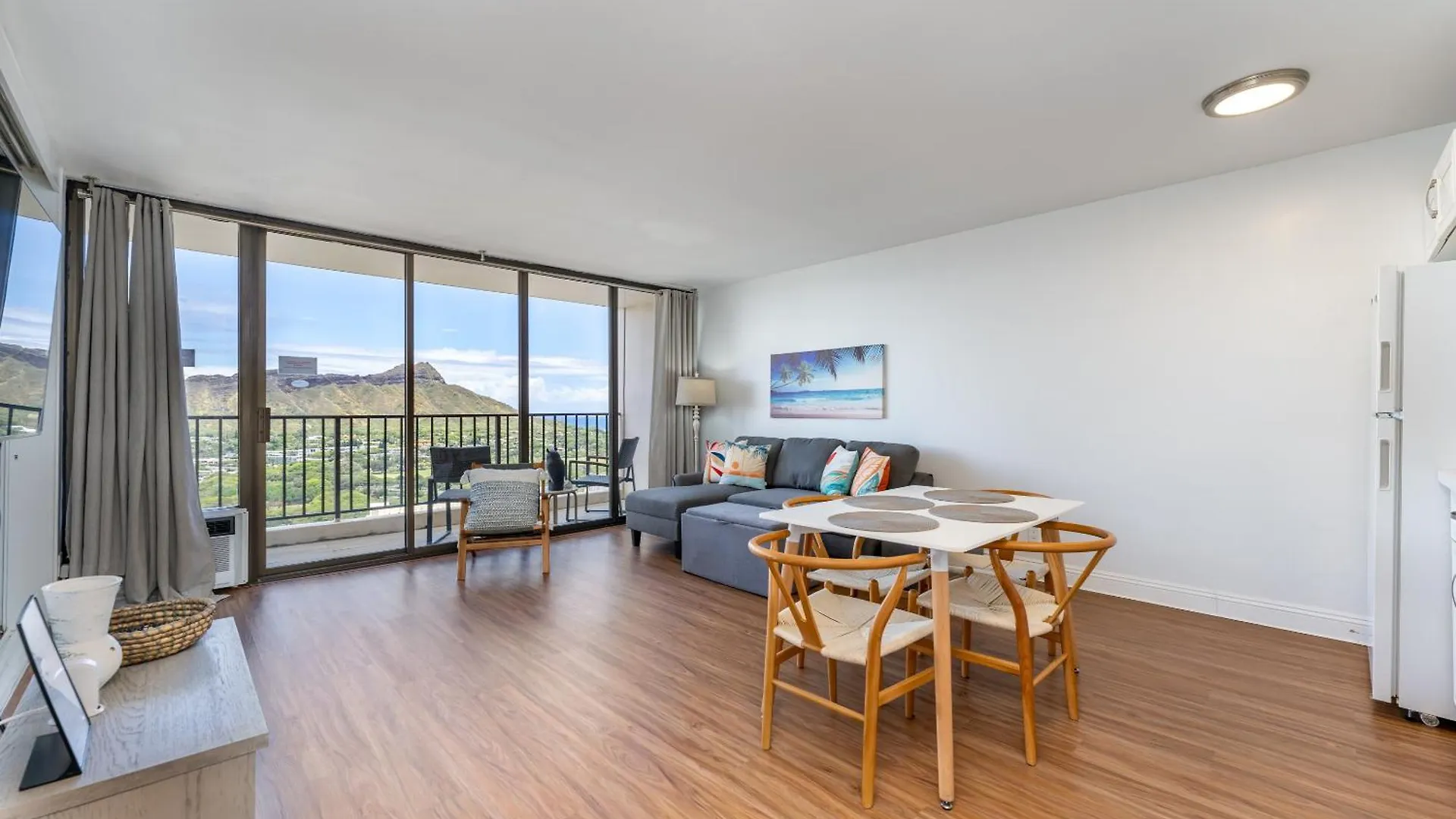 Waikiki Banyan With Ocean Views - Free Parking - Block From Beach Honolulu Appartement