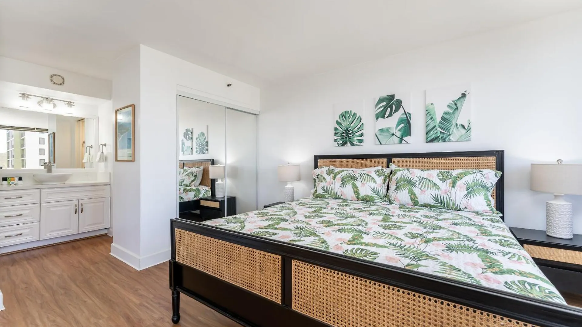 Appartement Waikiki Banyan With Ocean Views - Free Parking - Block From Beach Honolulu Verenigde Staten